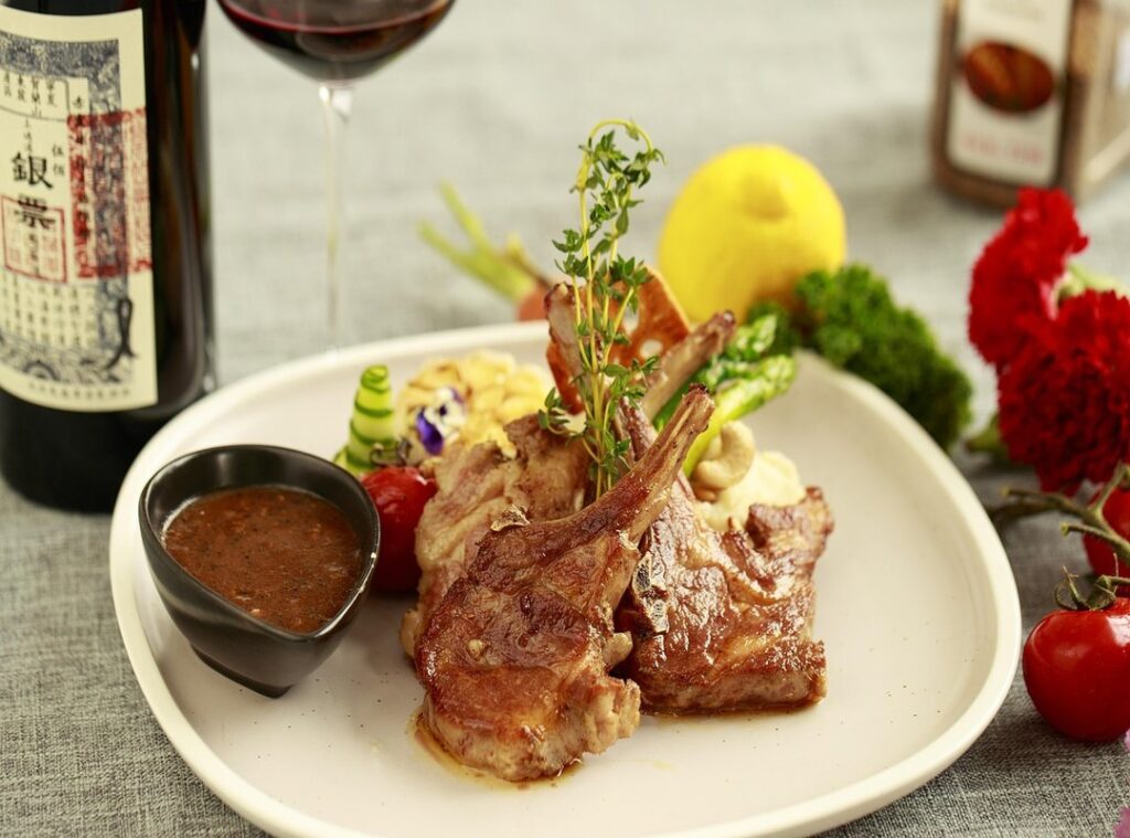 does song joong-ki have a twin brother?